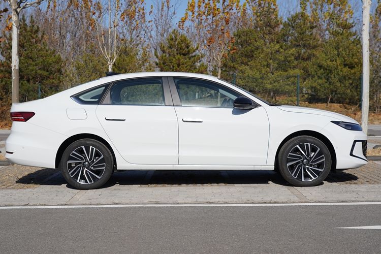 众朗逸Pro车型配置盘点pg电子助您选车:上汽大(图16) 众朗逸Pro车型配置盘点pg电子助您选车:上汽大(图16)