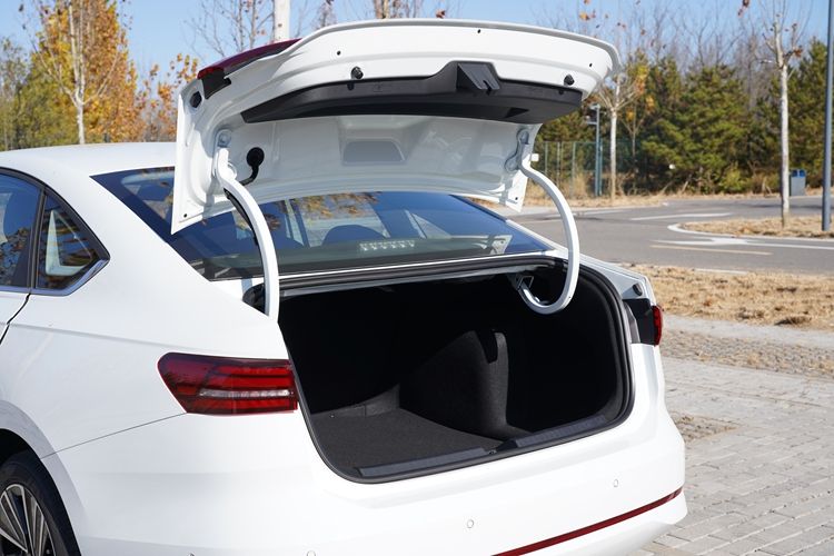 众朗逸Pro车型配置盘点pg电子助您选车:上汽大(图6) 众朗逸Pro车型配置盘点pg电子助您选车:上汽大(图6)