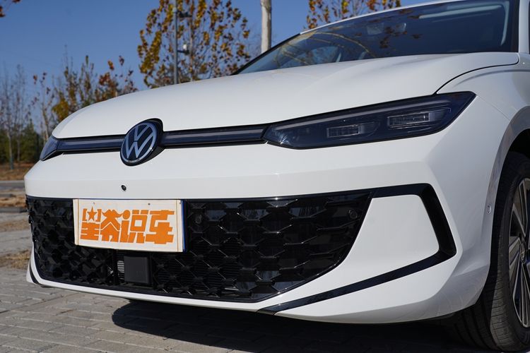 众朗逸Pro车型配置盘点pg电子助您选车:上汽大(图17) 众朗逸Pro车型配置盘点pg电子助您选车:上汽大(图17)